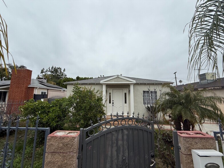 Building Photo - 6506 Teesdale Ave