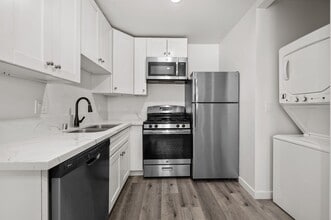 Building Photo - Detached 2 bed!