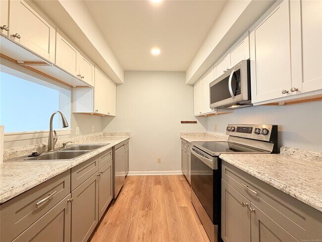 Building Photo - 3872 Staffordshire Ln