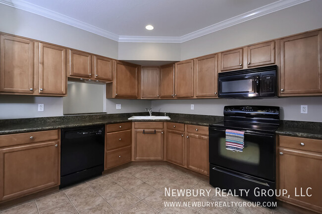 Building Photo - 135 Banksville Pl