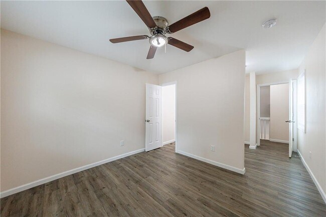 Building Photo - 1248 Falling Water Dr