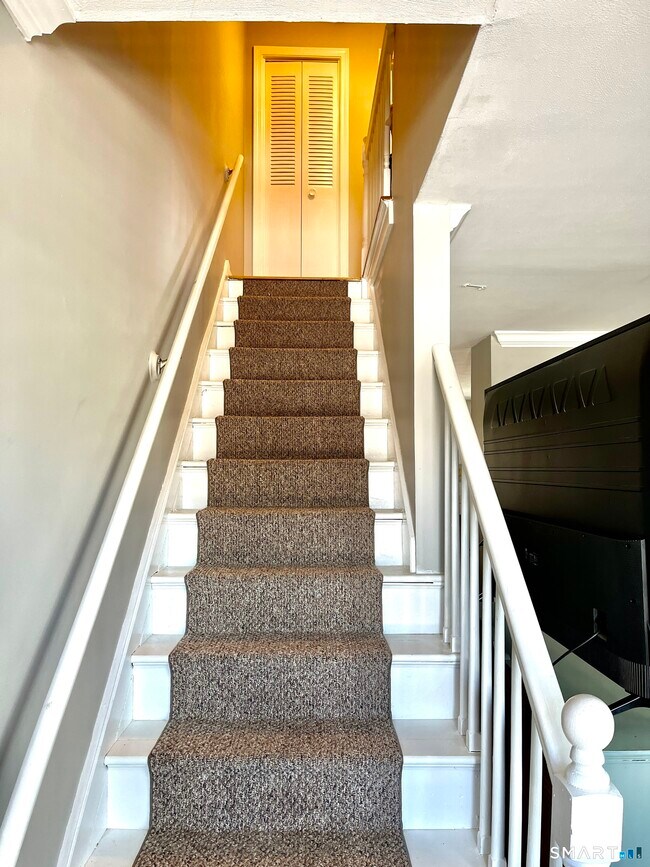 Building Photo - 25 Riverside Dr