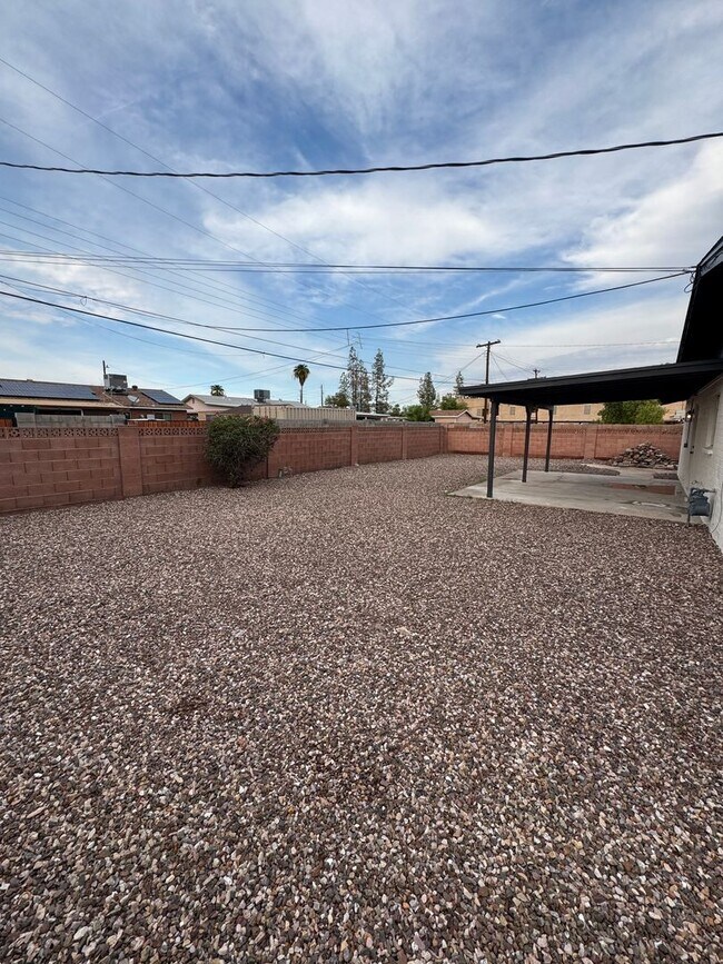 Building Photo - Fully upgraded home with garage!