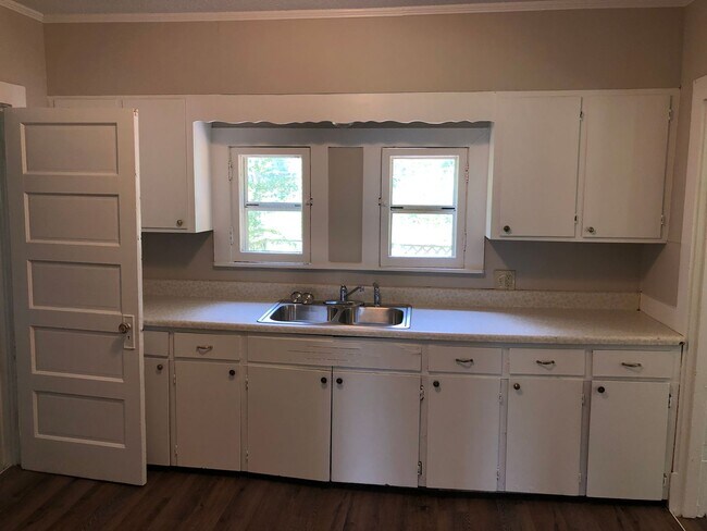 Building Photo - ****JUST REDUCED****495 Woodruff St. Court...