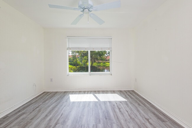 Building Photo - 602 Villa Cir