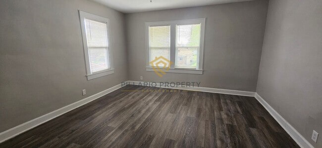 Building Photo - 901-903 Dequincey