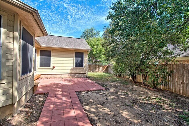 Building Photo - 101 Pecan Vista Ln