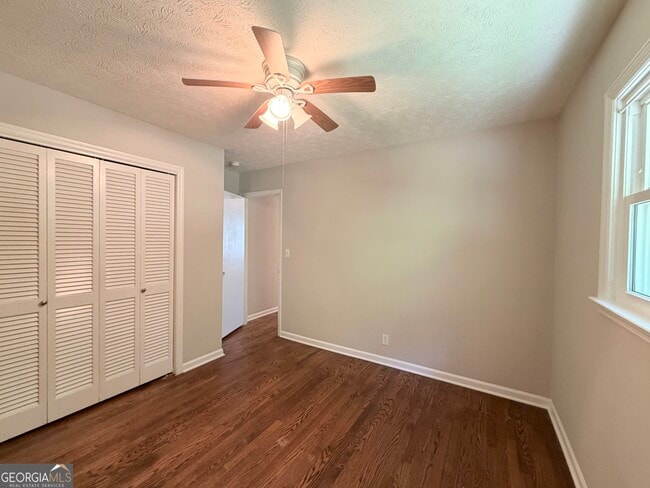 Building Photo - 1140 Azalea Cir NE