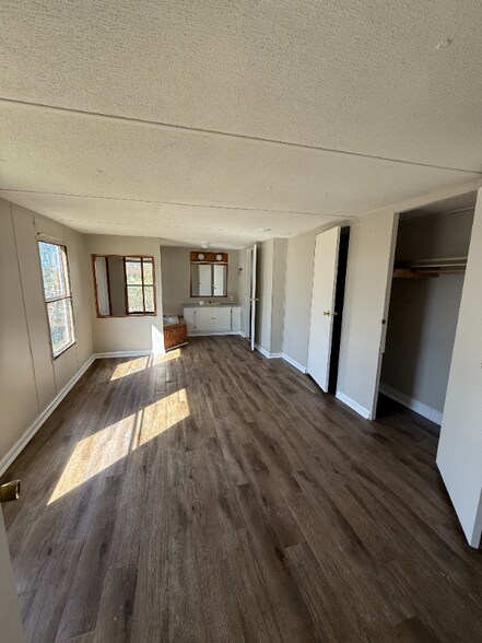 Building Photo - 2015 Williamsport Pike