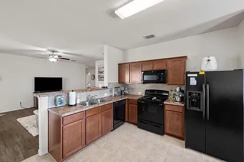 Building Photo - 701 Santa Rosa Dr