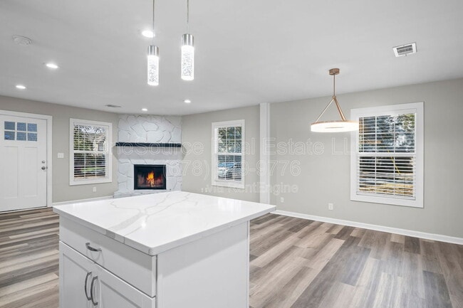 Building Photo - 2020 Whitfield St