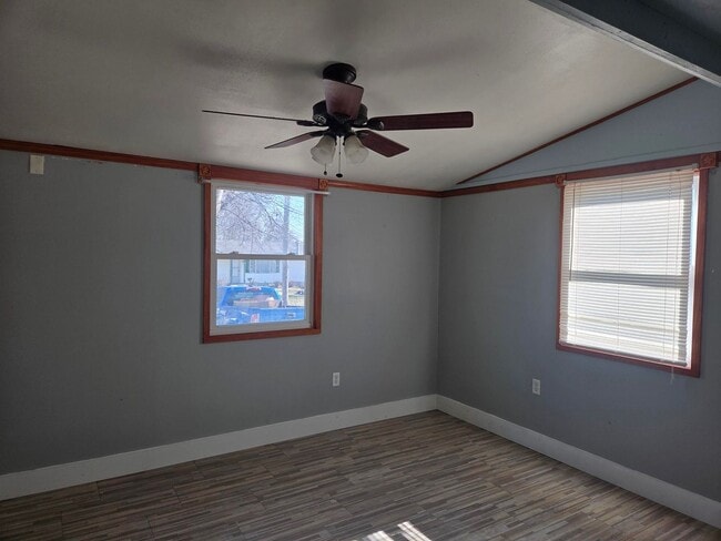 Building Photo - 645 Linden Ln