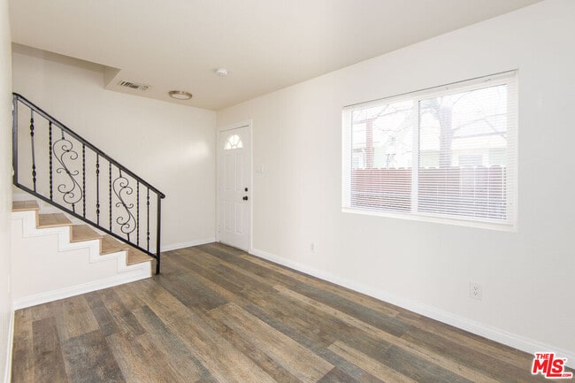 Building Photo - 2134 Cloverdale Ave