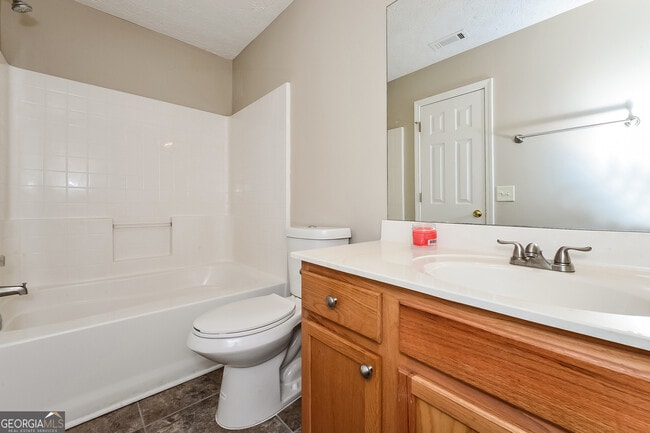 Building Photo - 815 Lakeside Cir