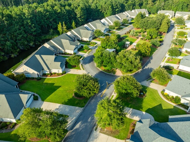 Building Photo - Large townhome in the Desirable Southbridge Community