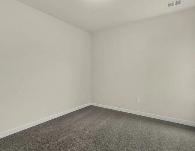 Building Photo - Four bedroom two bath home in Trieste at B...