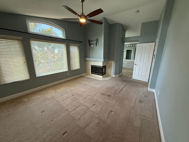 Building Photo - 635 Aliento Way