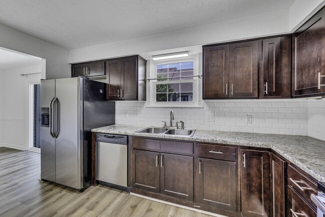 Building Photo - 200 Deerpoint Ct