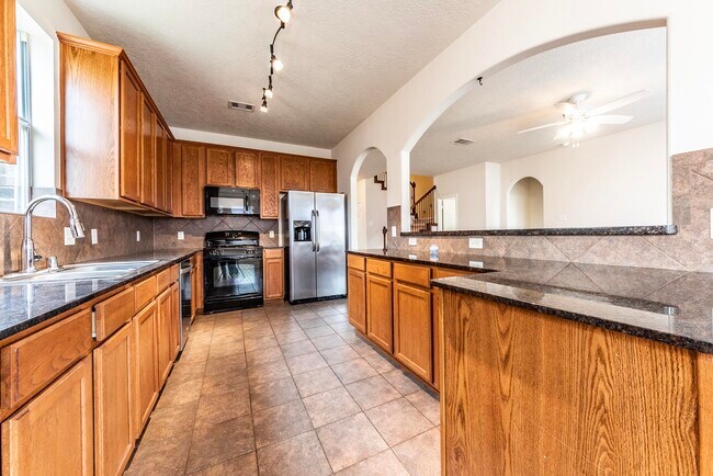 Building Photo - 913 Boxelder Pointe
