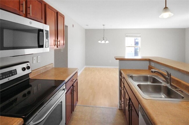 Building Photo - 300 Stonewall Creek Dr