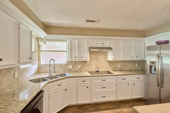 Building Photo - 121 April Waters Dr N