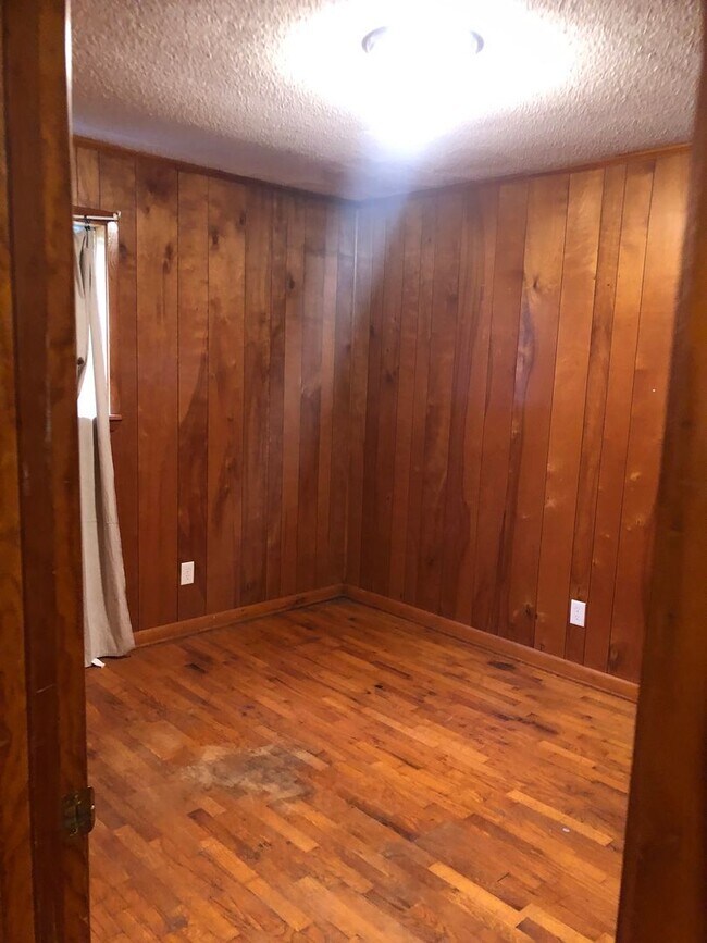 Building Photo - Charming Single-Story Home on a Spacious Lot