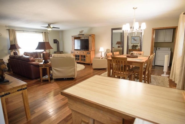 Building Photo - 1821 Raven Ave