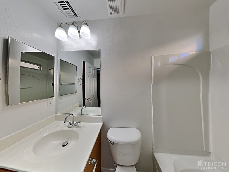 Building Photo - 1492 E Stirrup Ln