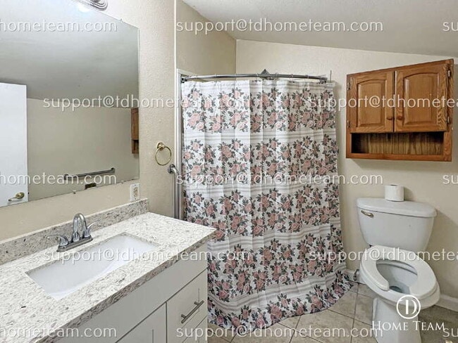 Building Photo - 705 S 60th St