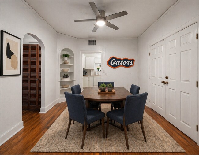 Building Photo - 6-Bedroom Home: Includes 6 parking spots!