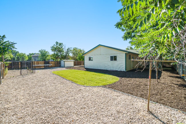 Building Photo - 100 Sunflower Dr