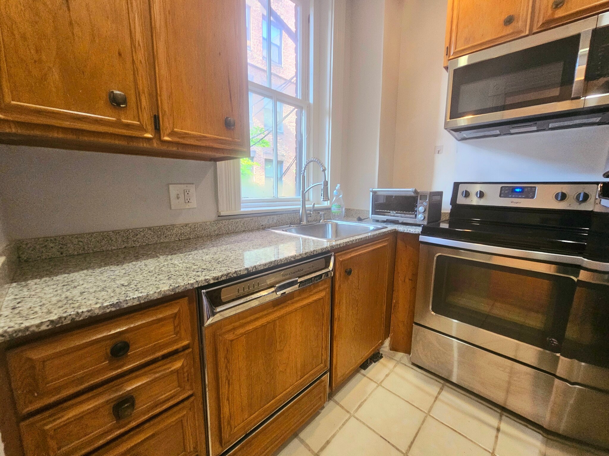 Building Photo - 425 Marlborough St