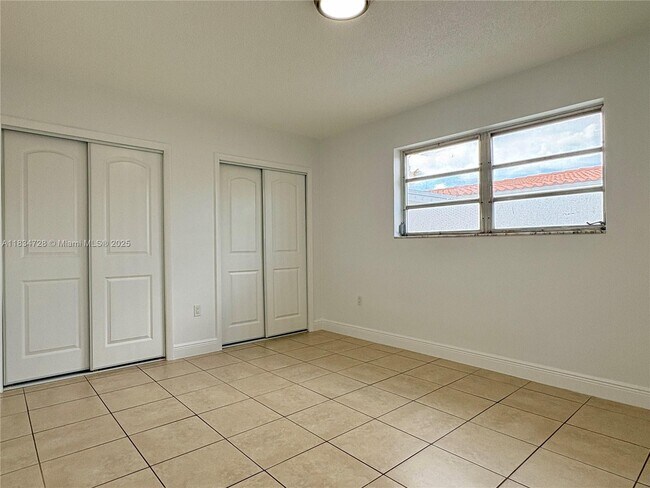Building Photo - 1434 SW 22nd Ave