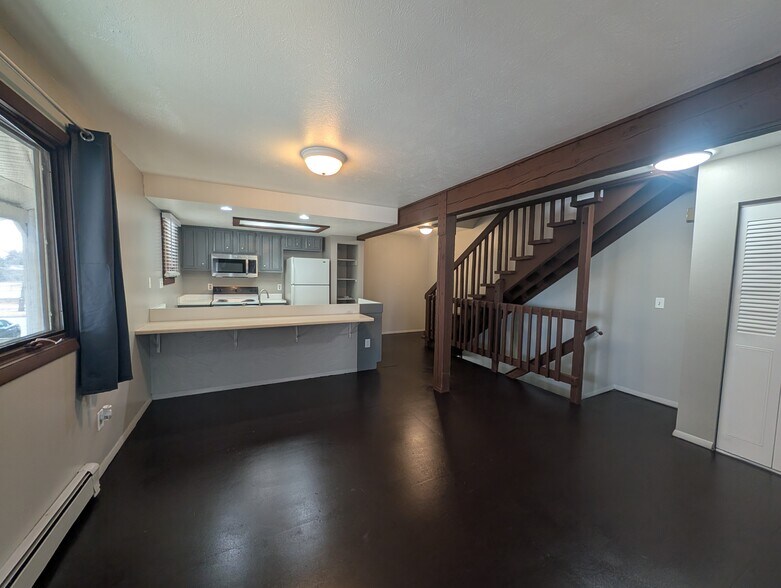 Building Photo - 9533 W Alameda Ave