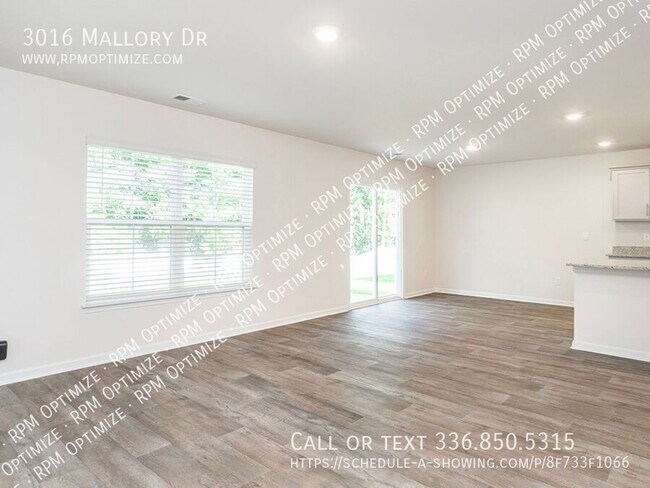 Building Photo - 3016 Mallory Dr