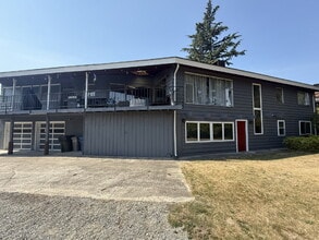 Building Photo - Spacious 3 Bedroom Unit - READY FOR MOVE IN!