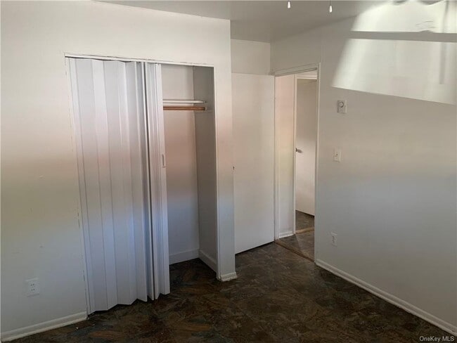 Building Photo - 347 Taylor Ave