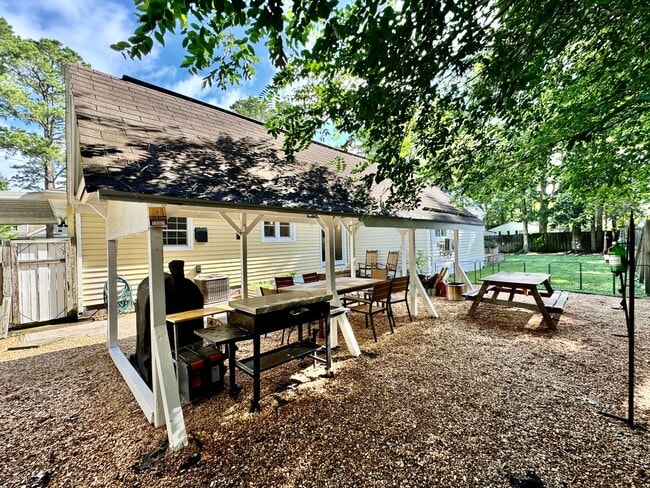 Building Photo - 3-Bedroom Ranch Ready On 12-01-25! 1/2 Acr...