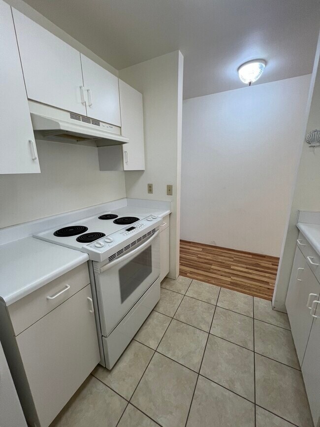 Building Photo - 10 Piwai Ln