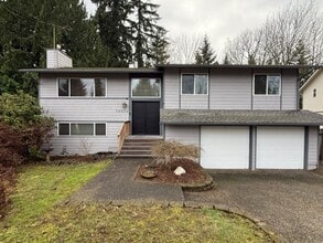 Building Photo - UPDATED 4 BED, 3 BATH KIRKLAND HOUSE FOR RENT AVAILABLE NOW!