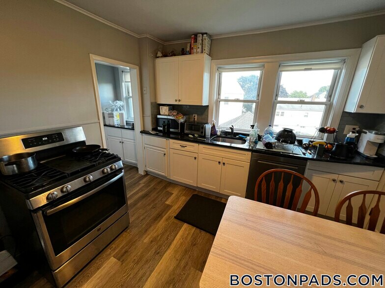 Building Photo - 60 Buzzell Ln