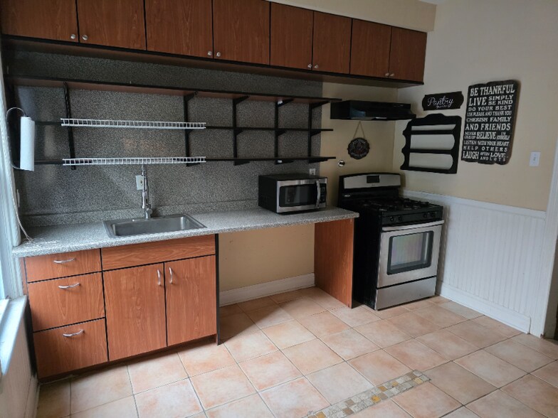 Building Photo - 24 Main St