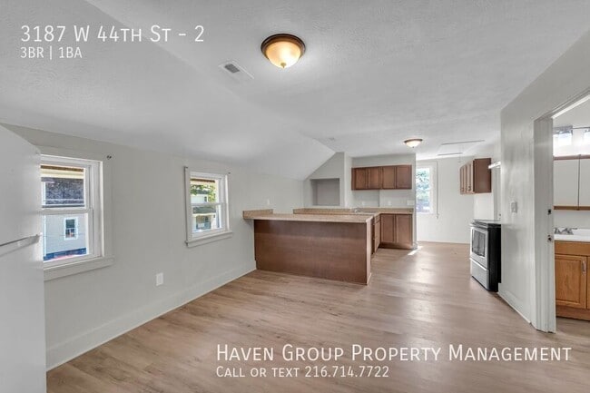 Building Photo - 3187 W 44th St