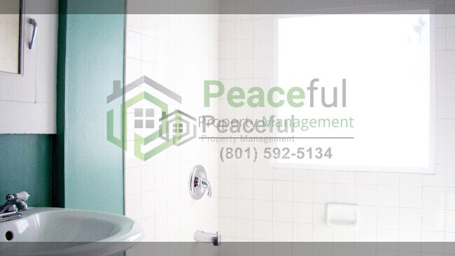 Building Photo - 215 D St E