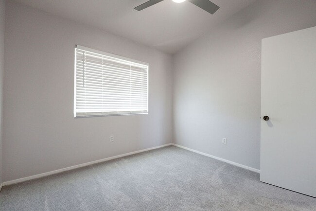 Building Photo - 1109 Devon Downs Ave