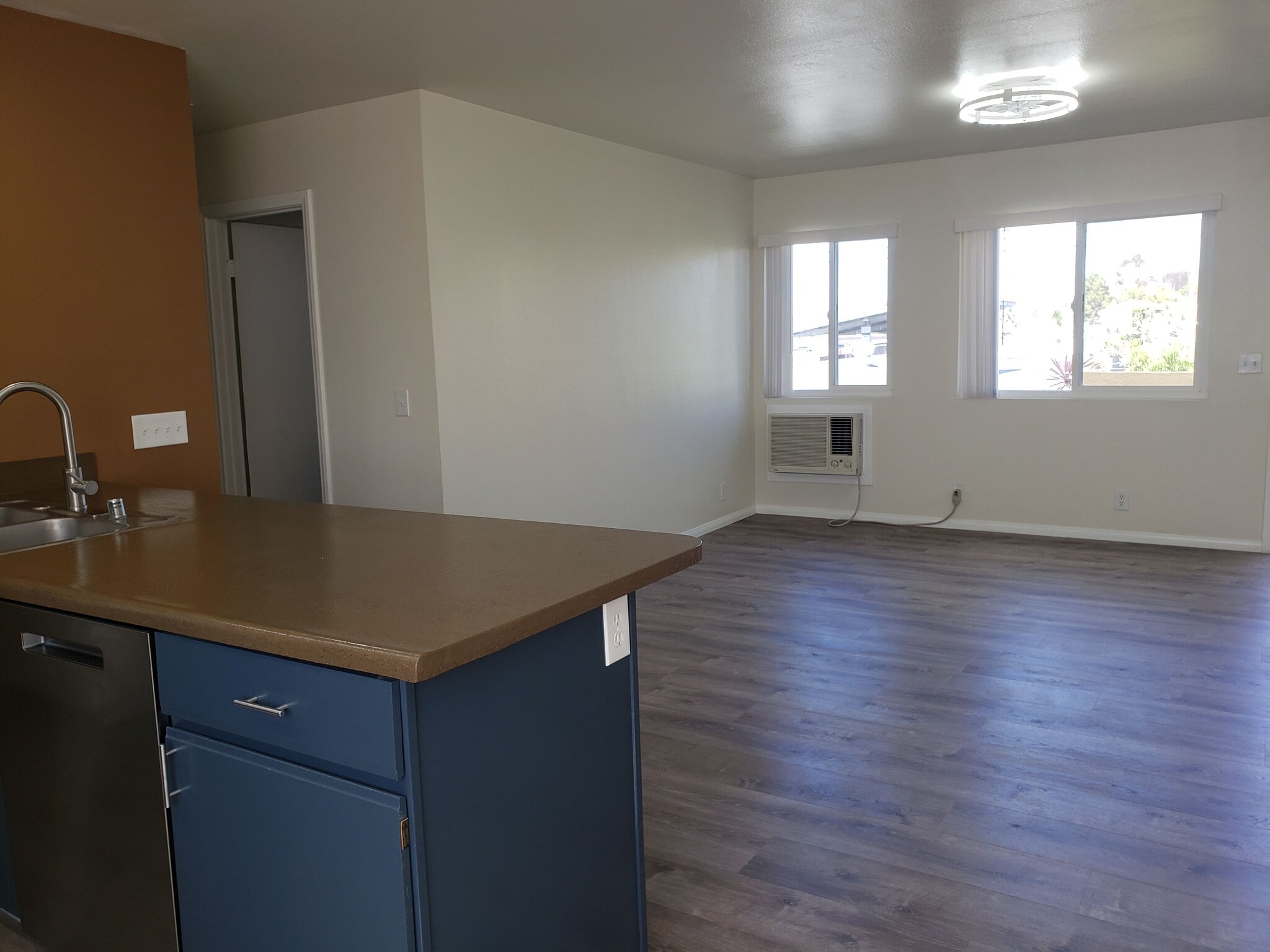 Building Photo - 1261 Victor St