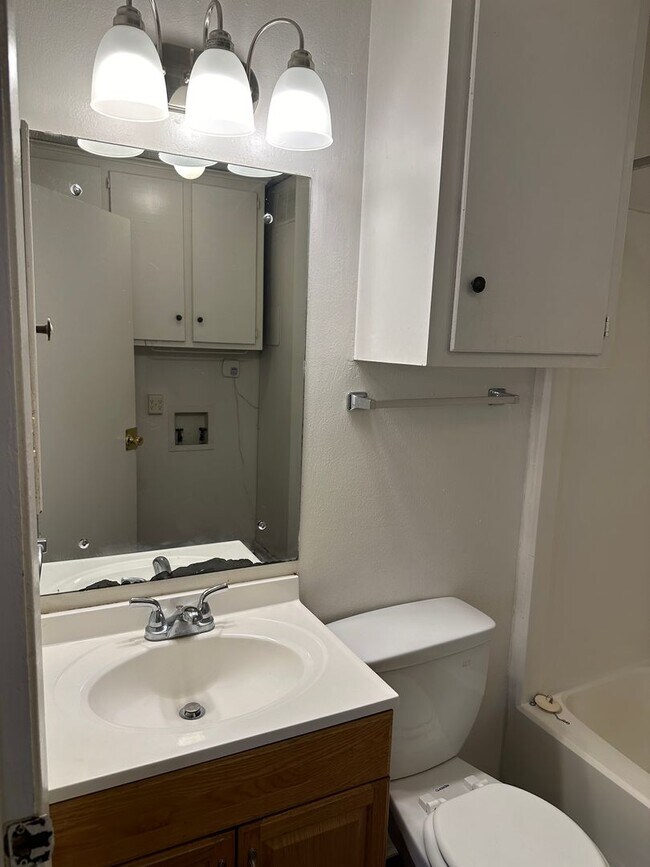 Building Photo - College Station - 2 bedroom - 1 bath - fenced in yard - WD connections