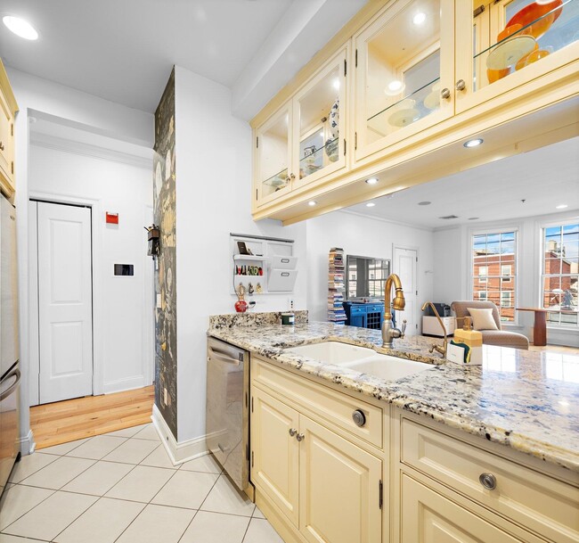 Building Photo - 277 Grand St