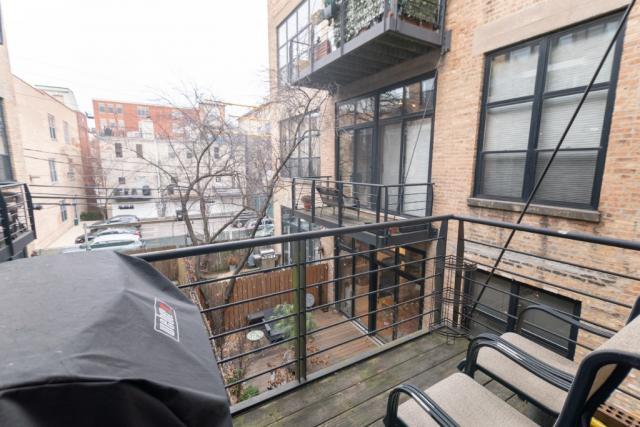 Building Photo - 2 bedroom in CHICAGO IL 60647