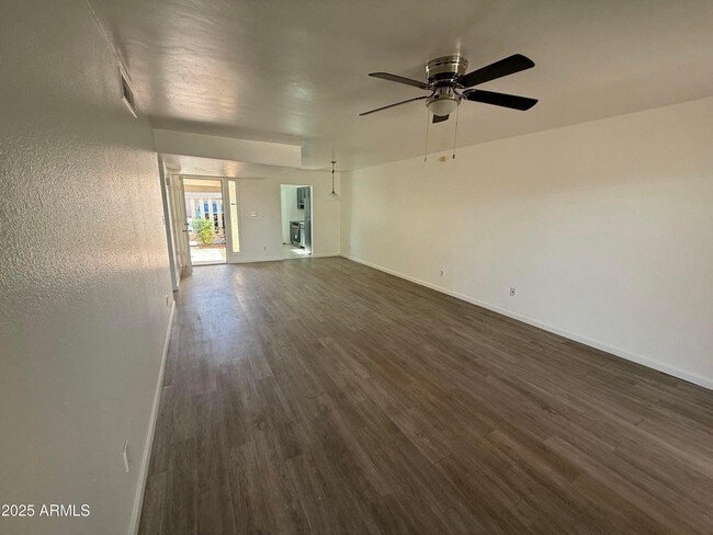 Building Photo - 708 E Colgate Dr